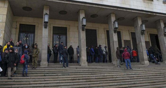 Българската народна банка БНБ пусна в обращение от днес златна