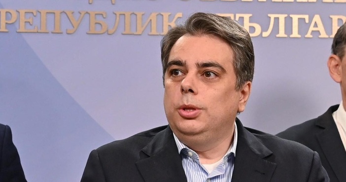 Председателят на Продължаваме промяната и бивш финансов министър Асен Василев