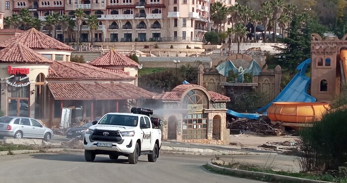 Снимки Община НесебърИзвършена е дезинфекция на почистени общински терени тротоари