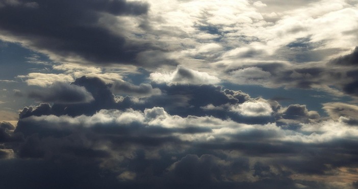 През нощта облачността от запад ще започне да се увеличава