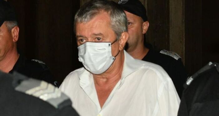 Кирил Кленовски придоби и правителствения хеликоптер чрез фирмата си Уотър