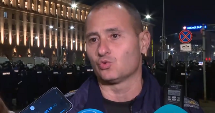 Трима служители на реда пострадаха при ескалацията на напрежението пред