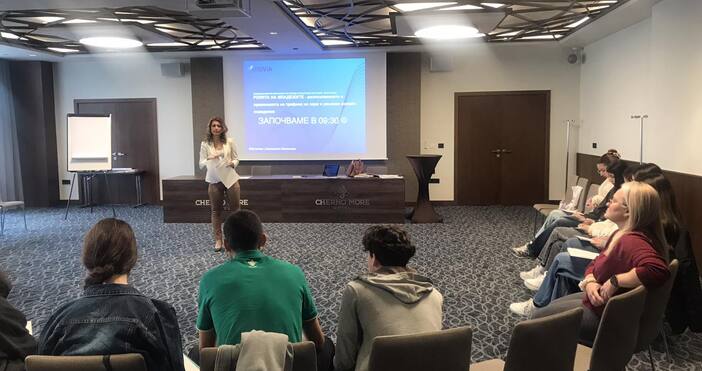 20 ученици доброволци към дирекция Превенции в Община Варна започнаха