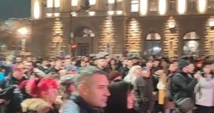 Хиляди излязоха на протест организиран от Продължаваме промяната срещу скоростното