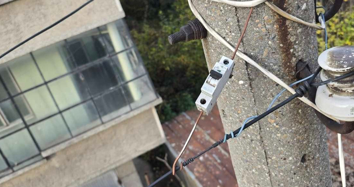 Снимки Фейсбук Николай РашковНа интересни неща се натъкват по стълбовете