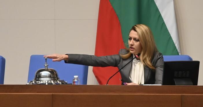 Парламентът не успя да започне работа при първия опит за