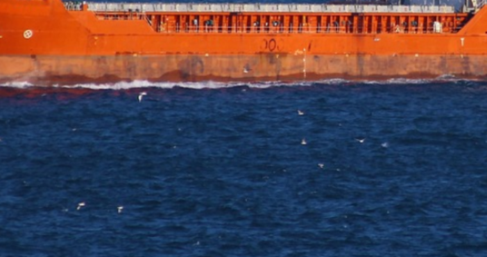 Танкерът Вират е бил ударен на около 35 морски мили