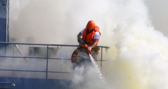 илюстративнаЗа експлозия и последвал пожар в машинното отделение на