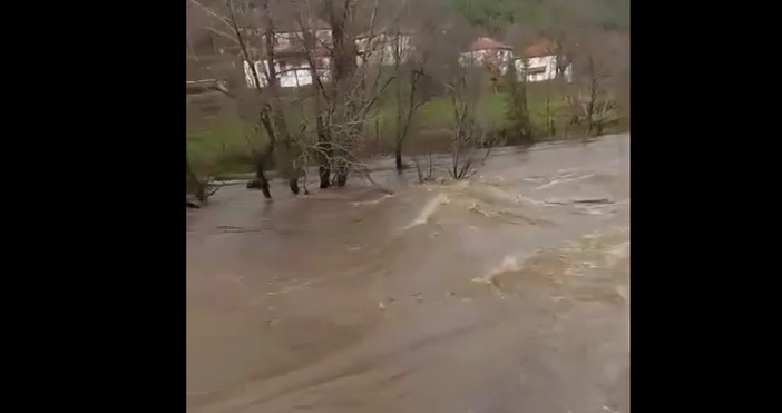 Втори ден шест села в община Ардино са откъснати от
