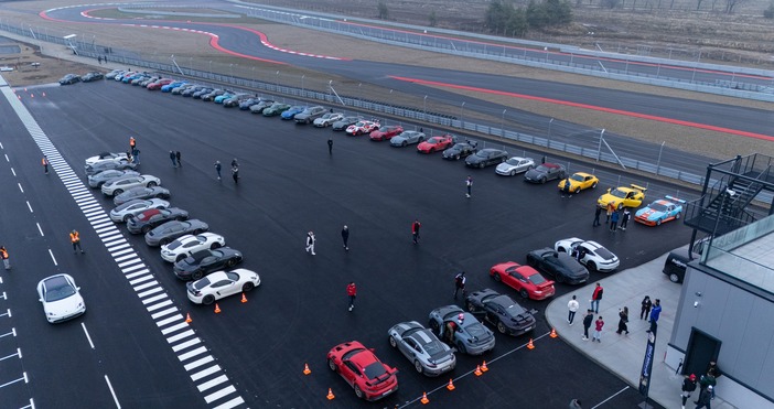 Изумителна гледка в България на най новата състезателна писта Лара Най накрая –