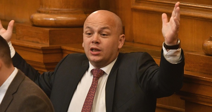 България е в състояние да се препъне дори и на