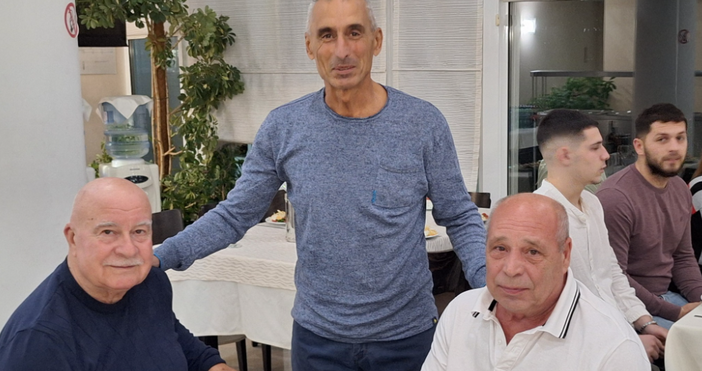 Снимки Фейсбук Народен спортВарненският клуб по вдигане на тежести