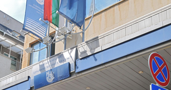 Декември чука на вратата Празничното настроение постепенно ни завладява Но