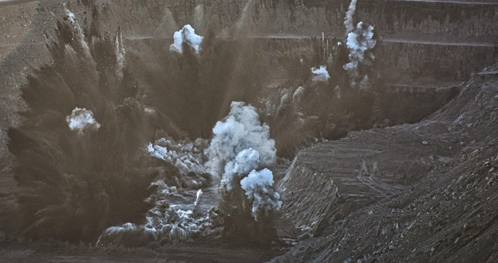 Американски военни нанесоха удари по 15 складове с оръжия на