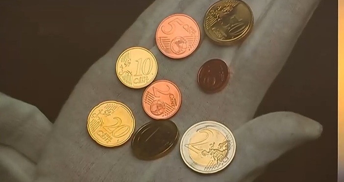 От днес започва продажбата на стартовите комплекти евромонети във всички