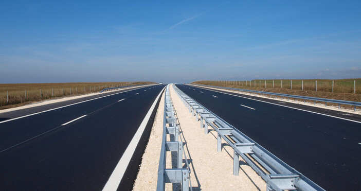 От днес се ограничава движението в платното за Пловдив между