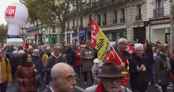 Протест срещу бюджета и във Франция Хиляди излязоха по улиците