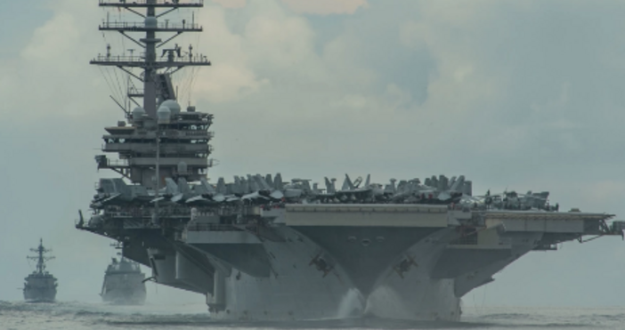 Денят е 2 септември – американски разузнавателен самолет следва корабче