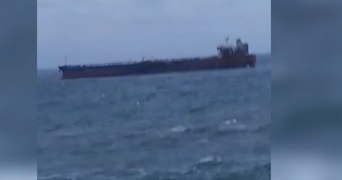 кадри БНТКораб поразен от дронове в Черно море край Босфора