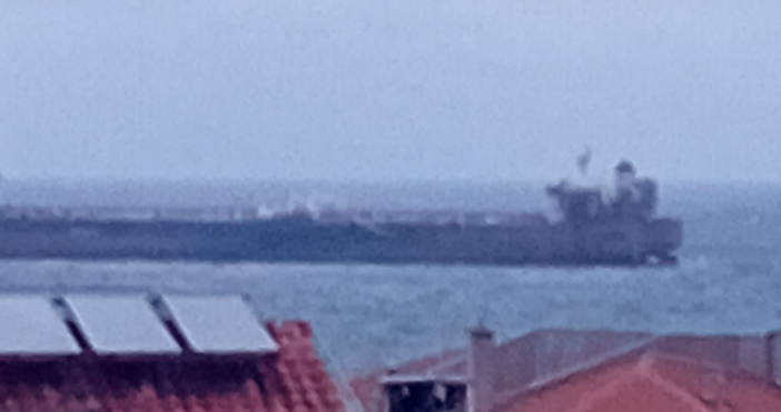 Поразеният от Украйна санкциониран танкер KAIROS е в опасност от