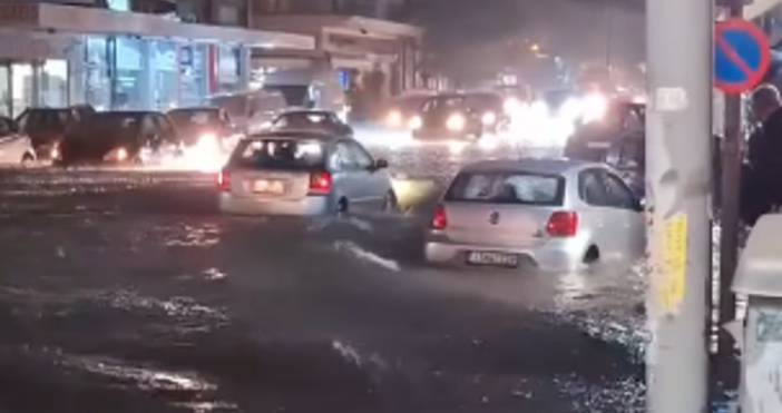 Проливните дъждове предизвикват сериозни проблеми в Атина и цяла Южна