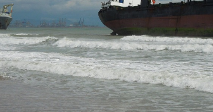 270 метров кораб се движи неуправляемо в този момент на