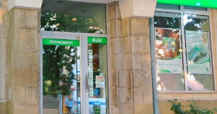 Приблизително няколко часа около полунощ на 31 декември АТМ ите