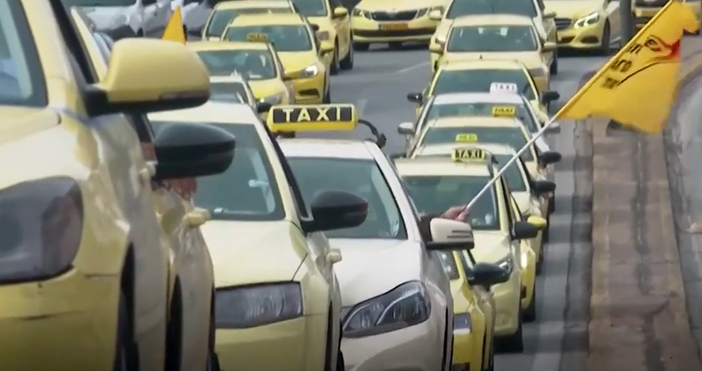 Стачкуващите таксиметрови шофьори в гръцката столица Атина обявиха че днес