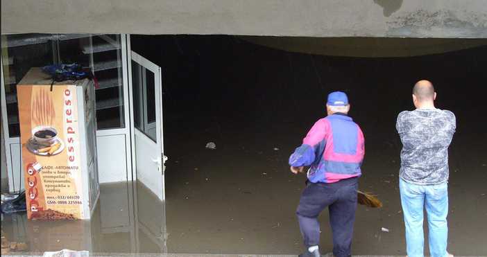 Заради продължителния дъжд в района на трети тунел на второкласния