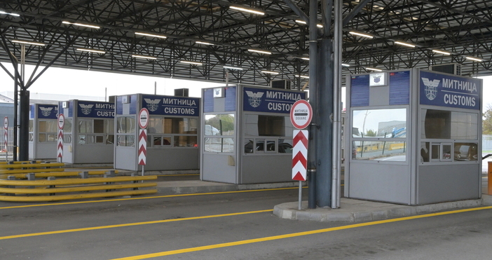 На 5 декември петък в 18 00 часа от служители