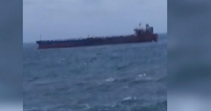 TIMUR BEY оставя танкера на 18 км от Синеморец а