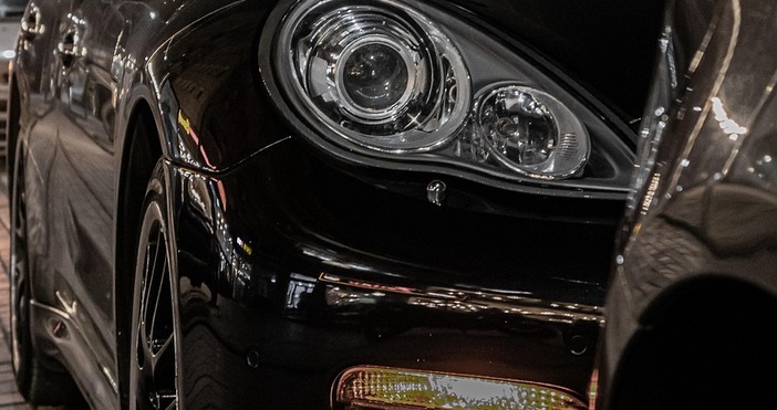 Стотици собственици на автомобили Porsche в Русия се сблъскаха с