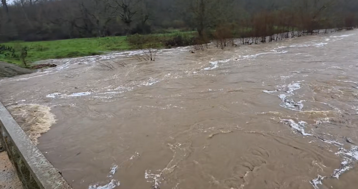 Кадри Фейсбук Иван ГайковНивото на Ропотамо се покачи опасно много
