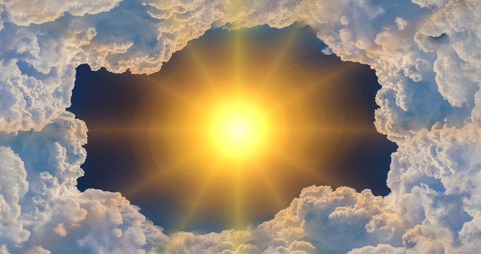 Според нови данни на учени озоновата дупка над Антарктида се свива