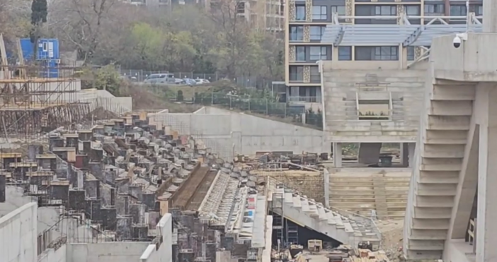 Продължава напредъка на стадион Варна издигнаха конструкцията на козирките на