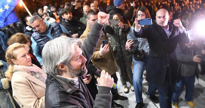 Тук съм заради това което преживя семейството ми Това каза