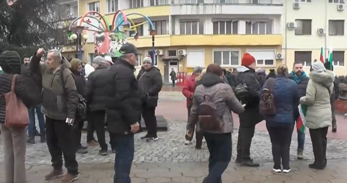 Напрежение и протест във Враца Недоволни от държавното управление направиха