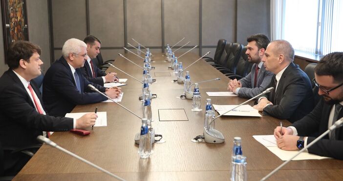 Министърът на външните работи Георг Георгиев и вицепремиерът и министър