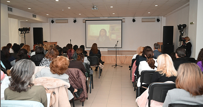 Услугата Контактен център се нуждае от нормативни промени за да