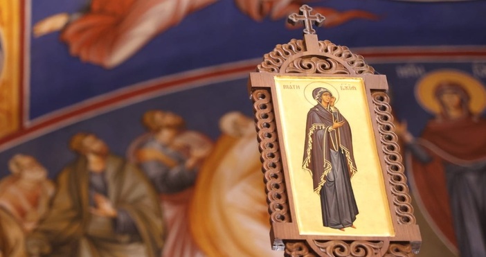 На 9 декември църквата отбелязва зачатие на света Анна майката на