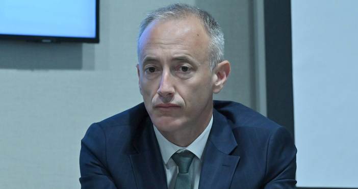 Пловдивски училища свикват извънредни родителски срещи утре в деня когато