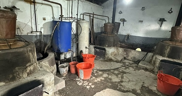 Митнически служители от Териториална дирекция Митница Варна иззеха 366 70 