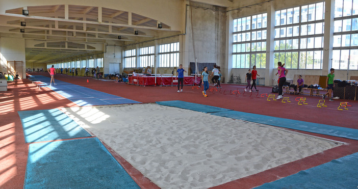 Снимки Община ВарнаДва проекта за въвеждане на мерки за енергийна