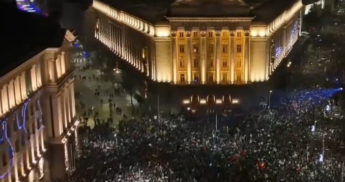 Протестът в София продължава и в този момент  Основното искане