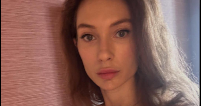 Докато стотици хиляди в цяла България протестират за оставка на