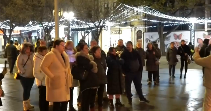 Въпреки официално подадената оставка на кабинета Желязков тази вечер в