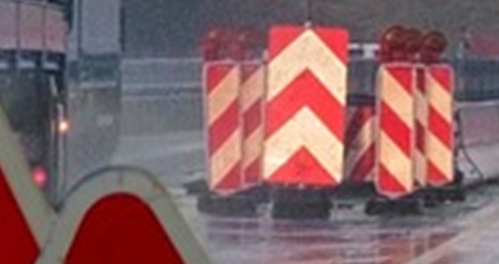 Поради пропадане на пътната настилка движението по път III 108 ПВ