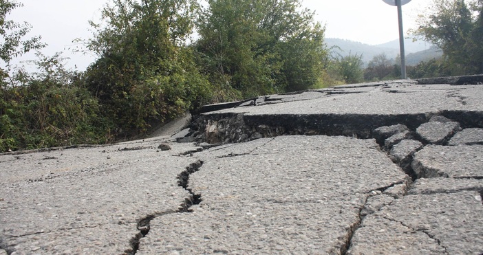 Светофарни уредби ще бъдат поставени на общинския път Асеновград с