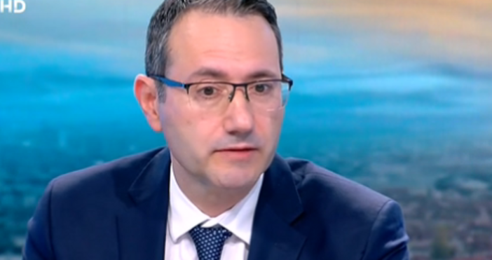 Пенсиите майчинските и социалните плащания няма да спрат но увеличенията