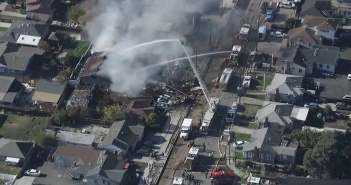 Кадри YoutubeМощна експлозия разруши три сгради в околностите на Сан